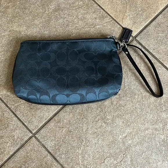 Coach Ashley Signature Large Wristlet - Picture 2 of 8